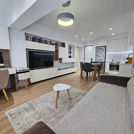 Center - Cozy And Comfort Apartment Tirana